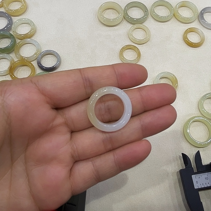 和田玉未镶嵌戒圈