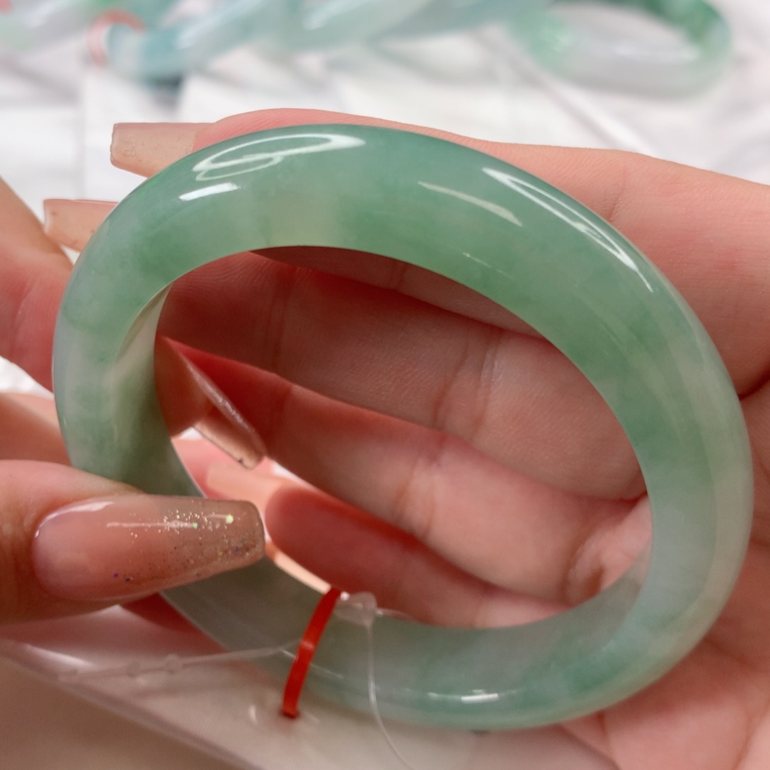 翡翠手镯未镶嵌56.5圈口苹果绿