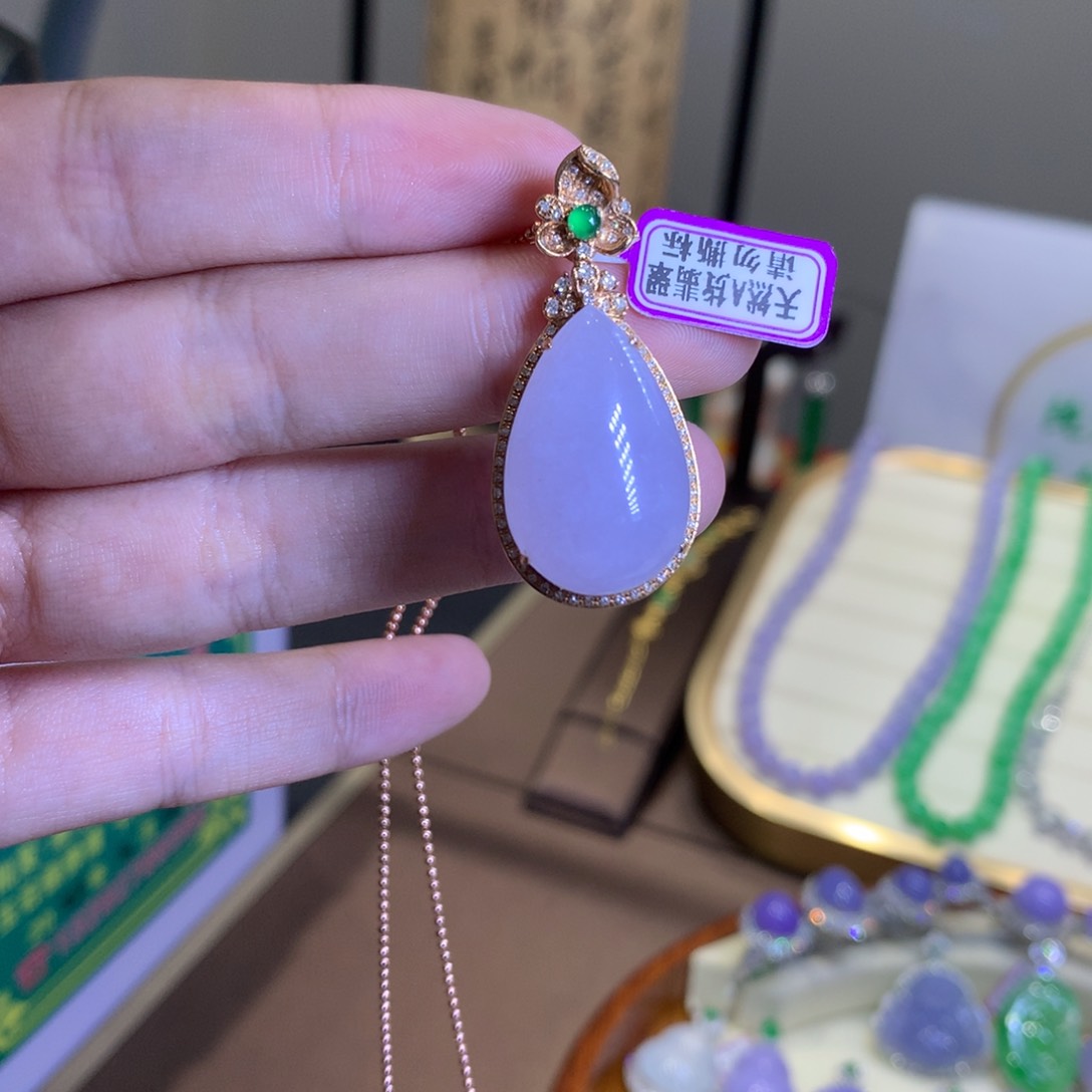 翡翠18K金镶嵌颈饰翡翠