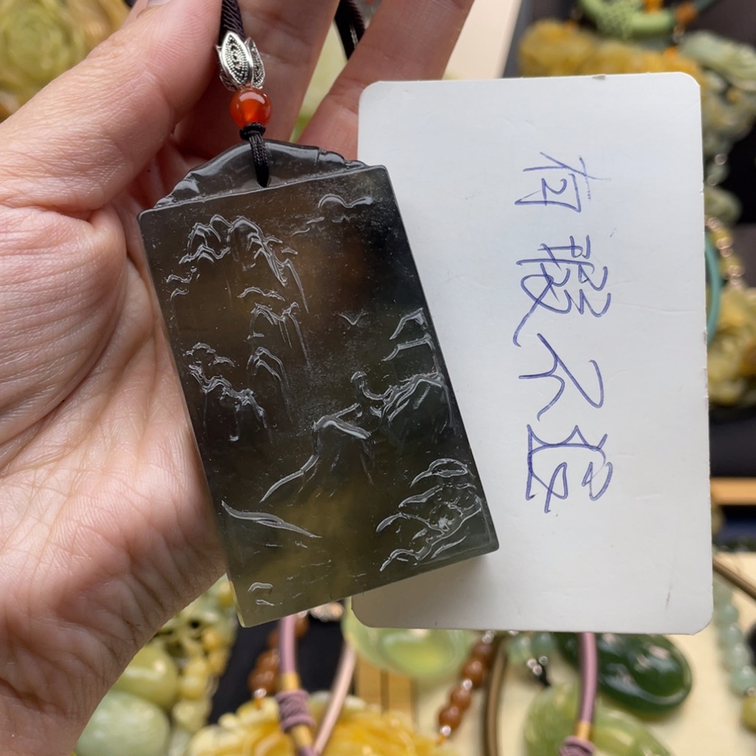 蛇纹石玉颈饰未镶嵌