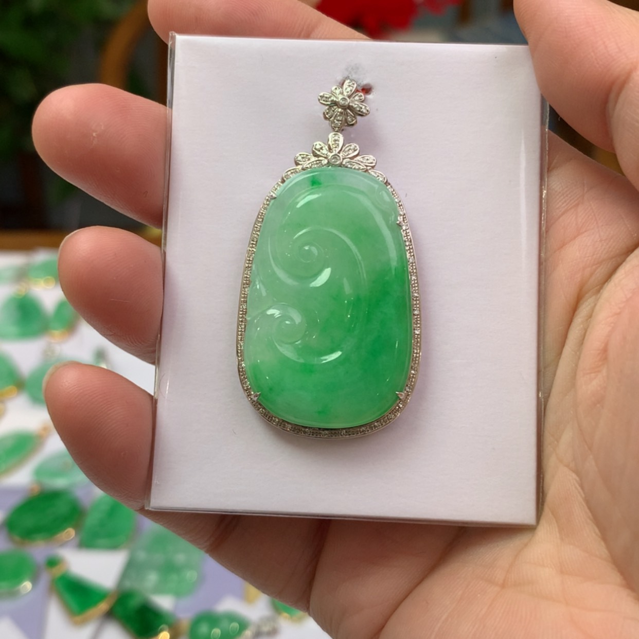 【闪购商品】翡翠颈饰18K金镶嵌翡翠首饰