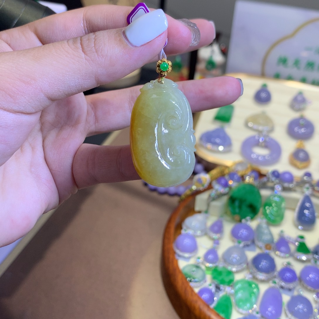 翡翠18K金镶嵌颈饰翡翠