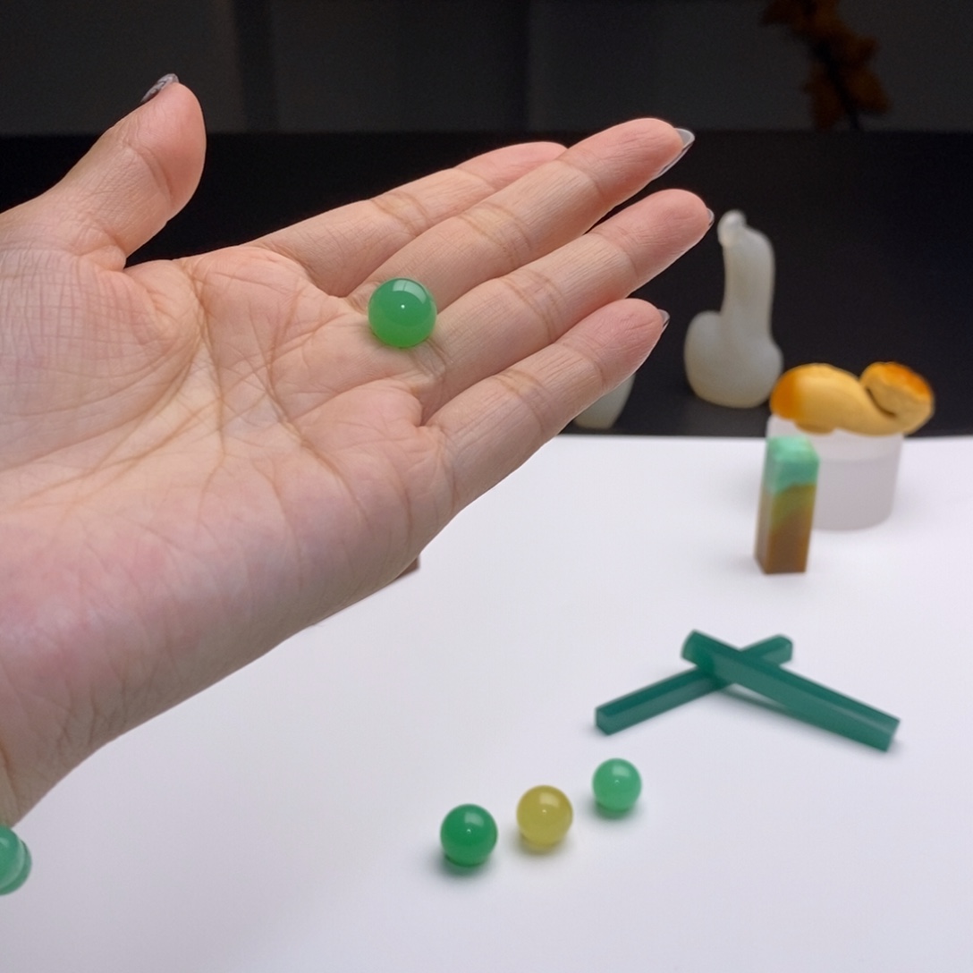 石英质玉（缅黄）未镶嵌颈饰