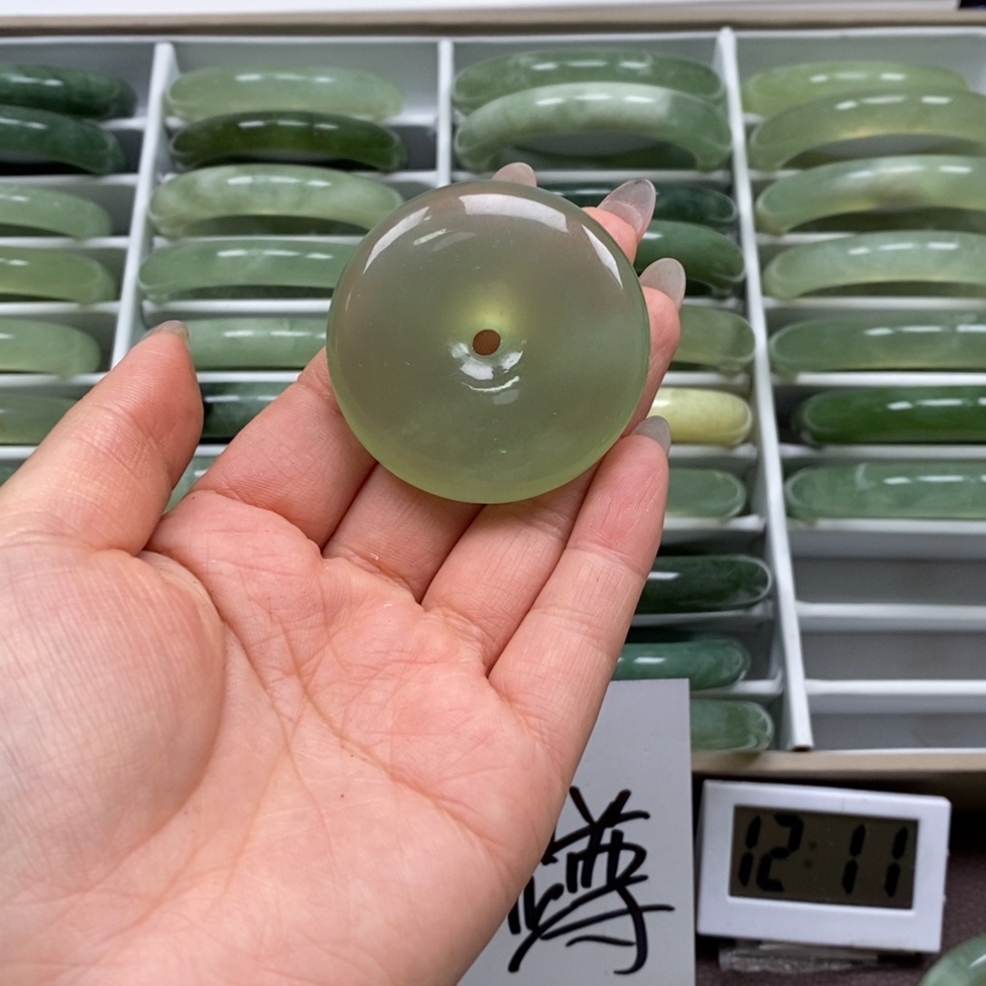 岫玉手镯未镶嵌我