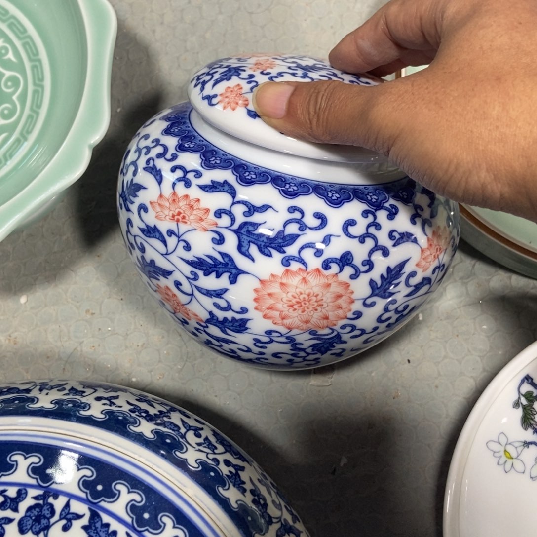 红***豆瓷片景德镇陶瓷茶叶罐一个