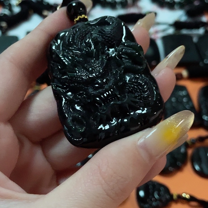 翡翠颈饰未镶嵌爱**怀