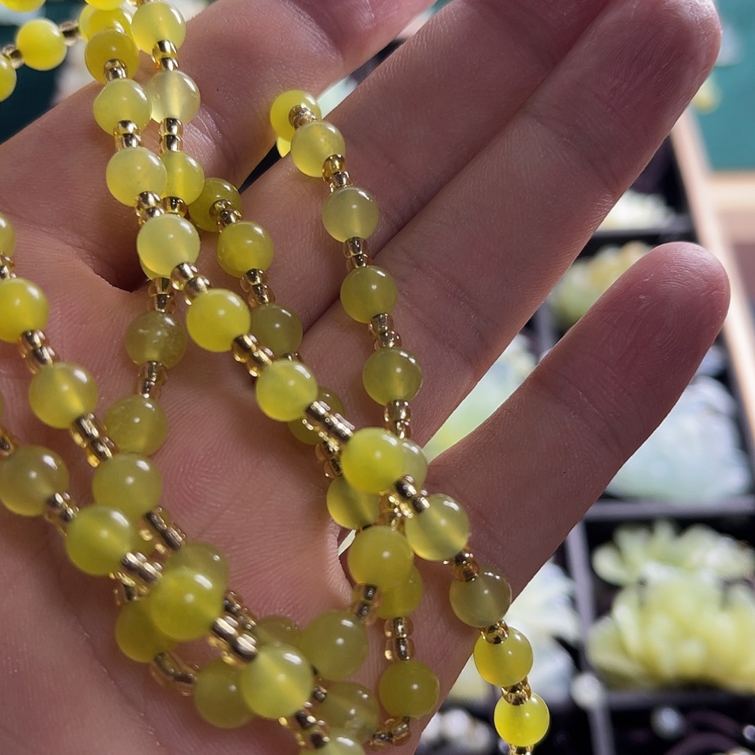 包***子蛇纹石玉未镶嵌颈饰