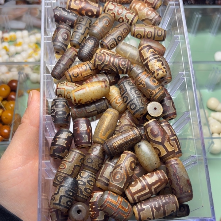 玻璃颈饰漂亮的小瑙瑙