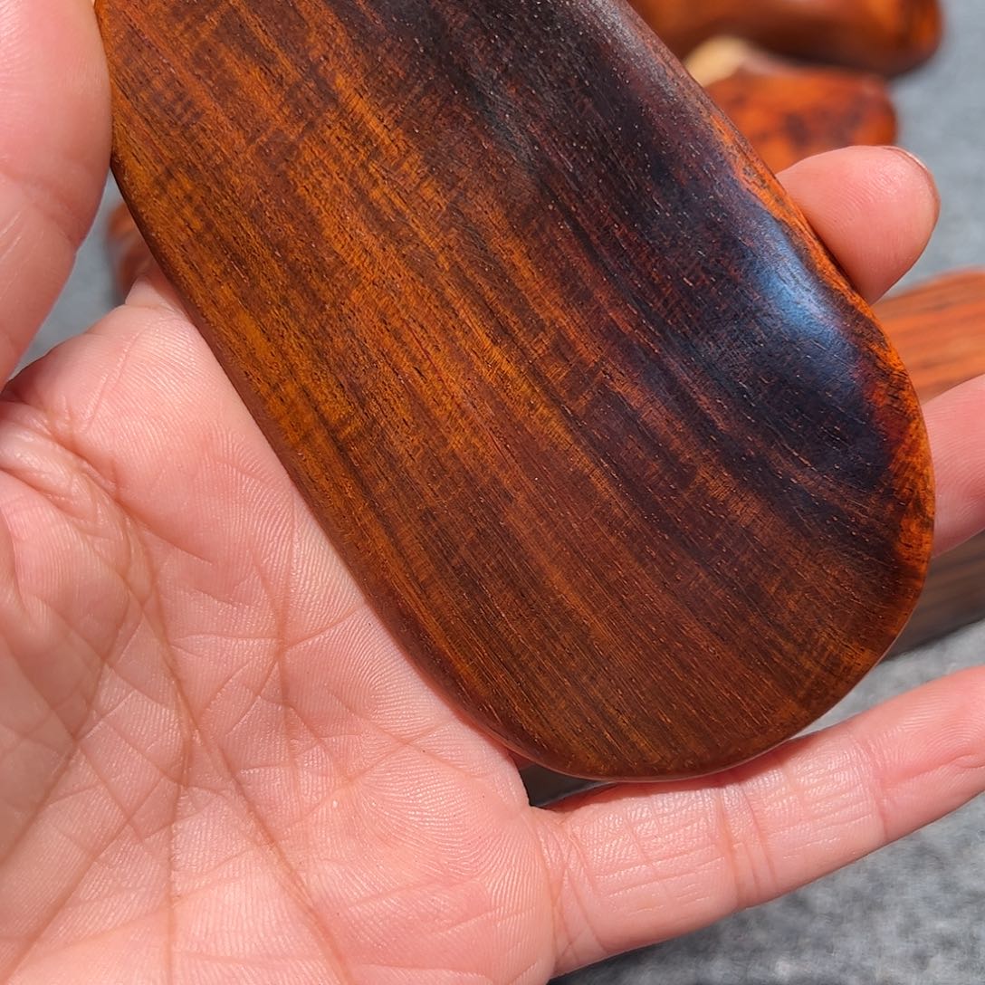 青***洒交趾黄檀（大红酸枝）