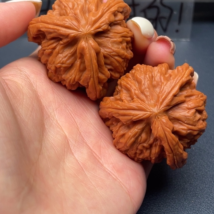 大***路文玩核桃吊坠白狮子