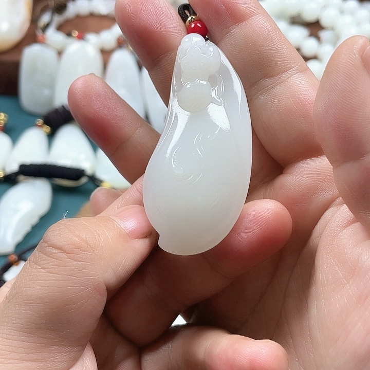 和田玉颈饰未镶嵌念****店