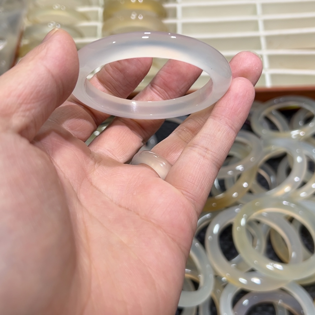 玛瑙/玉髓未镶嵌手镯53圈有包容2.9