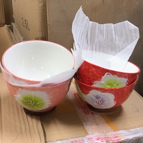 微瑕，口径12厘米，高度7，2红，2粉