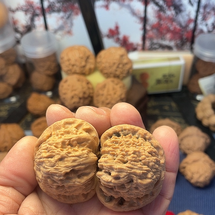 文玩核桃把件白狮子