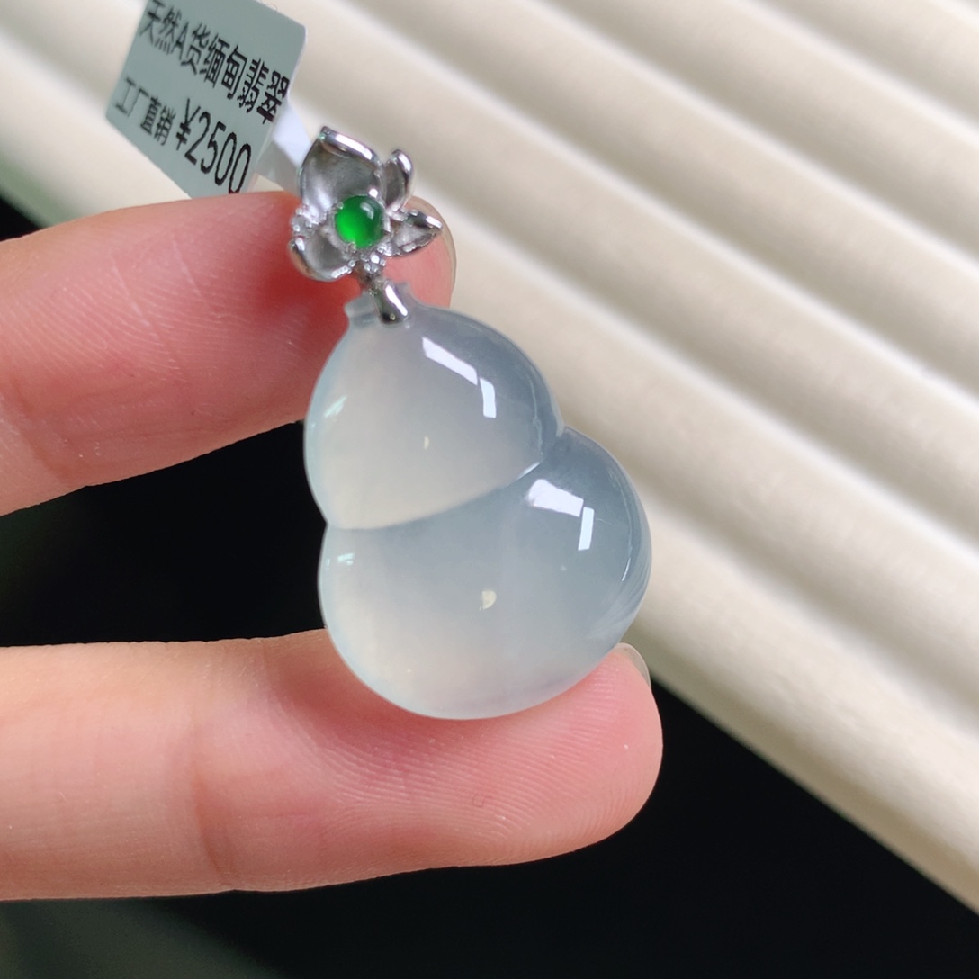 翡翠颈饰18K金镶嵌一刀切葫芦