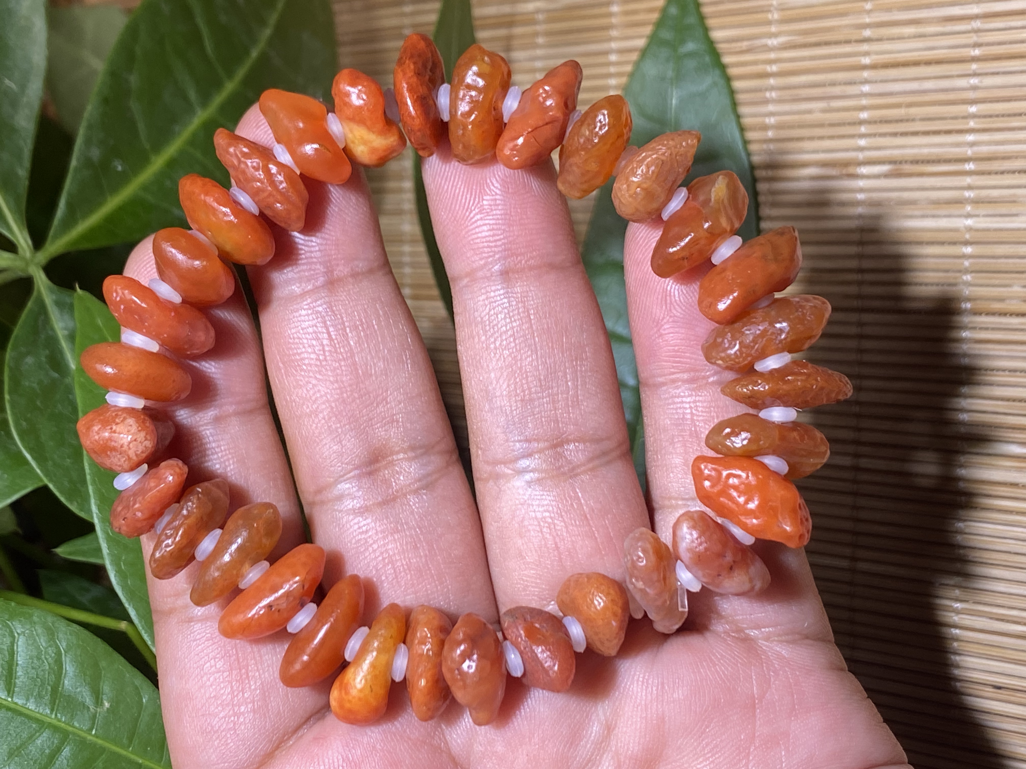 天然阿拉善戈壁原石地表红经脉