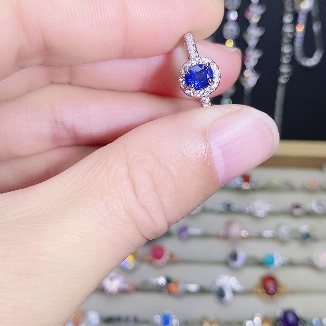 戒指蓝宝石未镶嵌