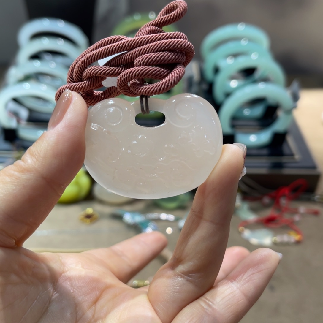 蛇纹石玉手镯未镶嵌手镯