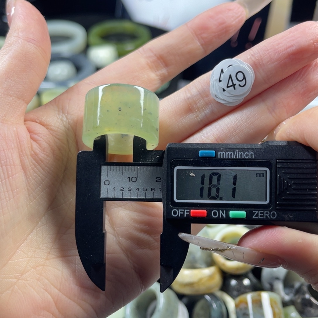 蛇纹石玉未镶嵌戒指