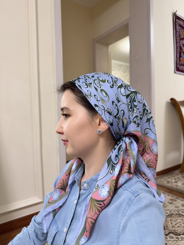 浅蓝色花纹棉质头巾