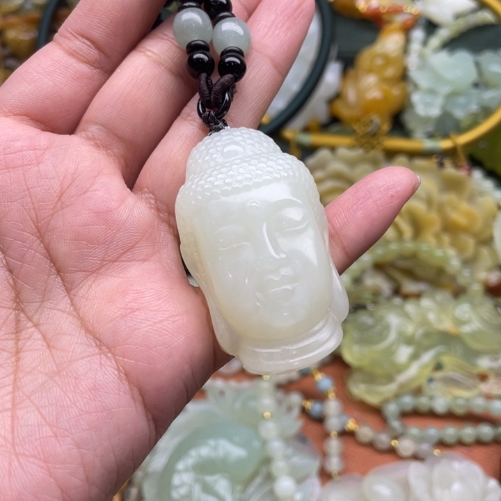 蛇纹石玉吊坠合金