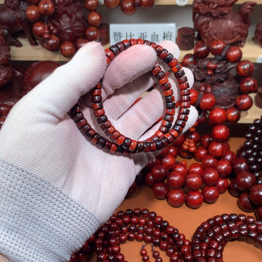 染料紫檀（血檀）4×7药片珠-火焰纹黑漂红-鸡血红