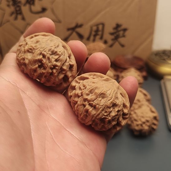 大叶紫檀（黑酸枝木类）宫灯手把件