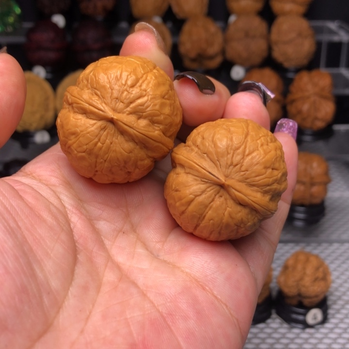 橄榄核吊坠10粗筋瓷娃娃