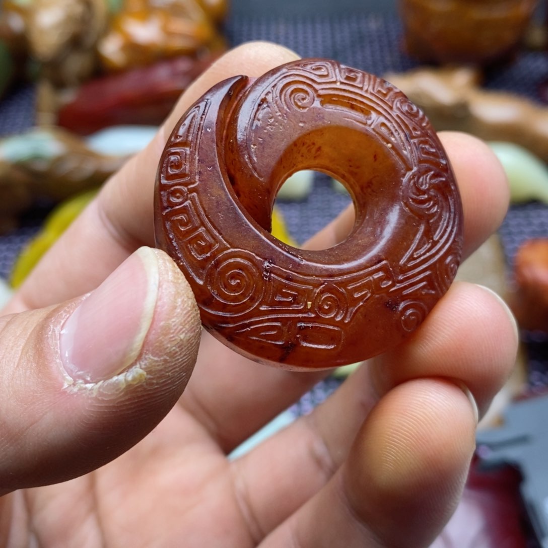 蛇纹石玉颈饰未镶嵌