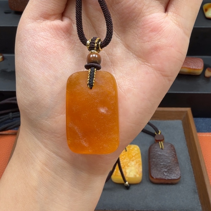 蜜蜡未镶嵌吊坠(赠链)