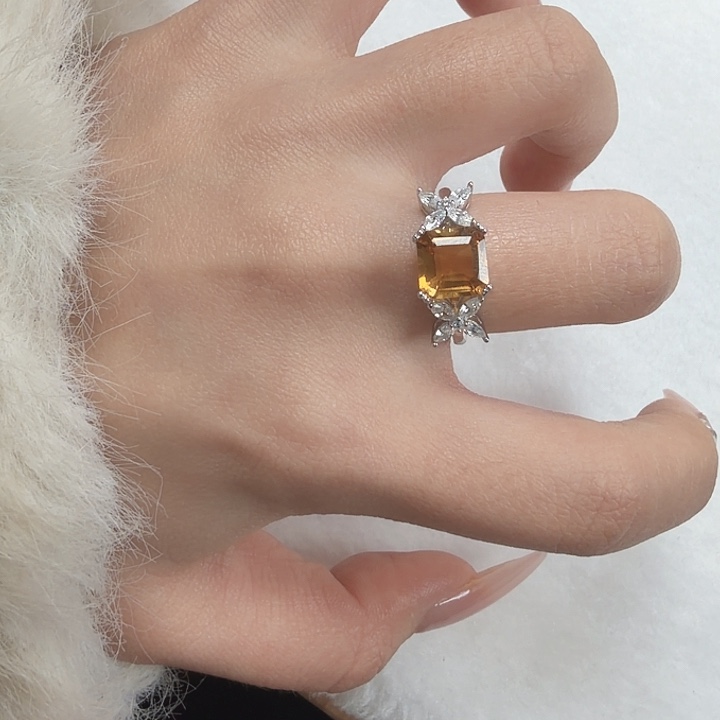 黄晶银S925镶嵌戒指蝴蝶款正方暴力黄
