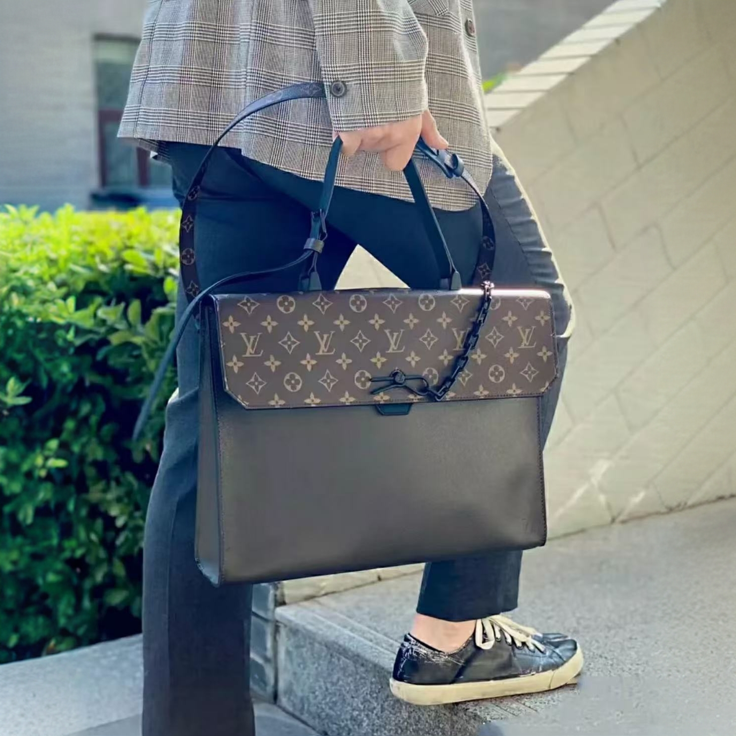 95新 LouisVuitton/路易威登 LV棕老花手拿包/v16