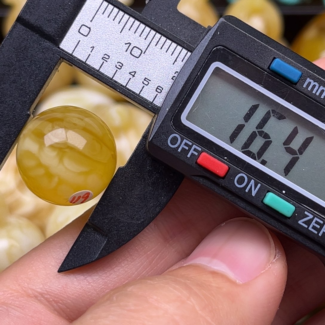 琥珀裸石未镶嵌蜜蜡