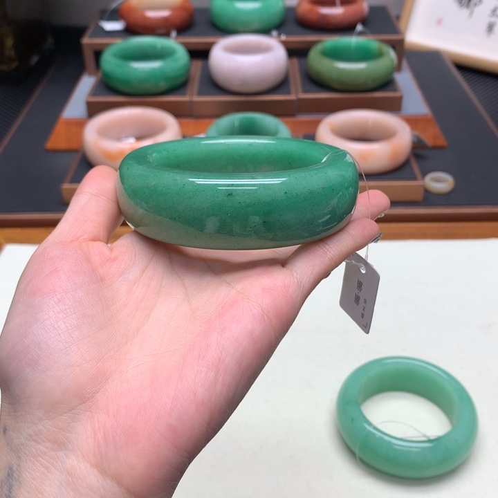 花***来石英质玉（非洲翠）未镶嵌舍