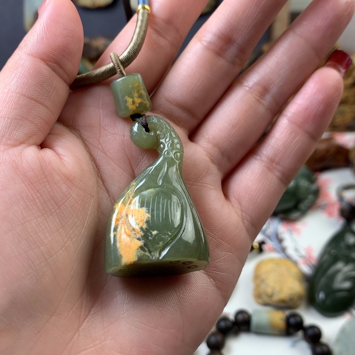 岫岩河磨玉（透闪石质玉）挂件未镶嵌