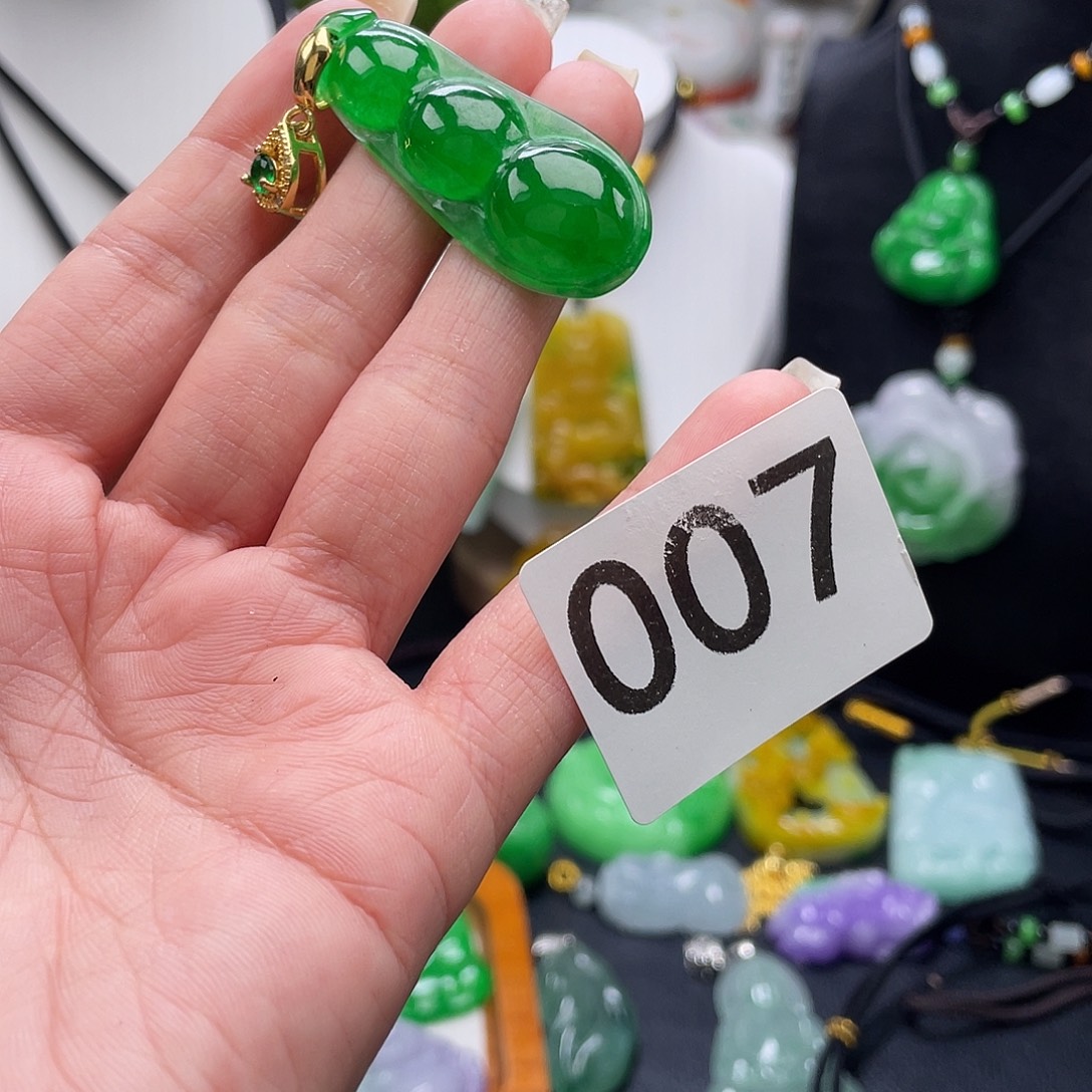 吊坠(赠链)未镶嵌翡翠