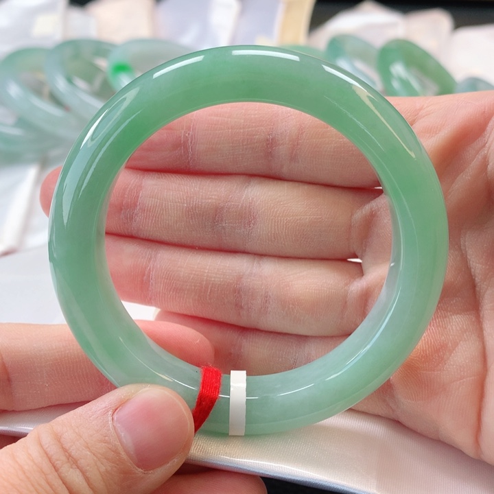 翡翠手镯未镶嵌缅甸A货翡翠手镯