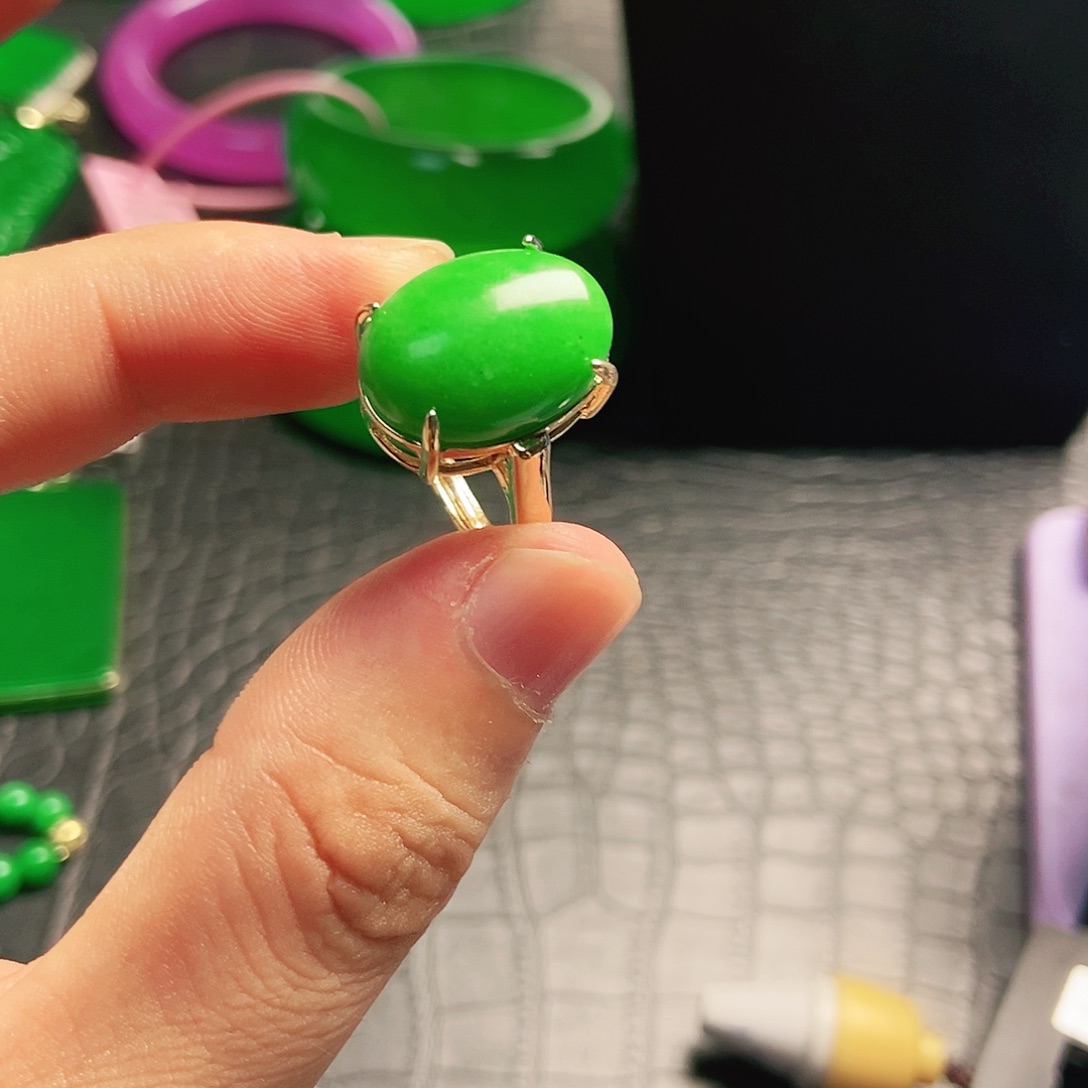 翡翠14K金镶嵌颈饰