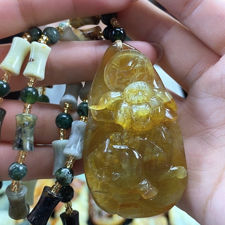 蛇纹石玉未镶嵌颈饰