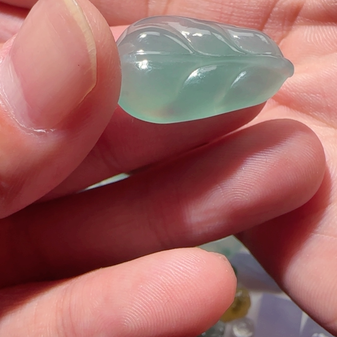 王***将定制翡翠未镶嵌天然翡翠叶子