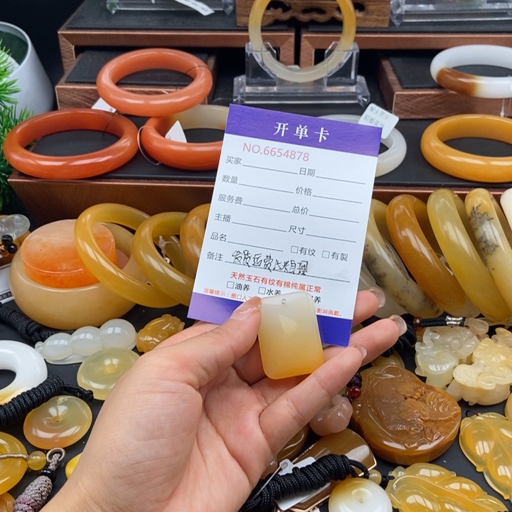 石英质玉（黄龙玉）未镶嵌颈饰54878