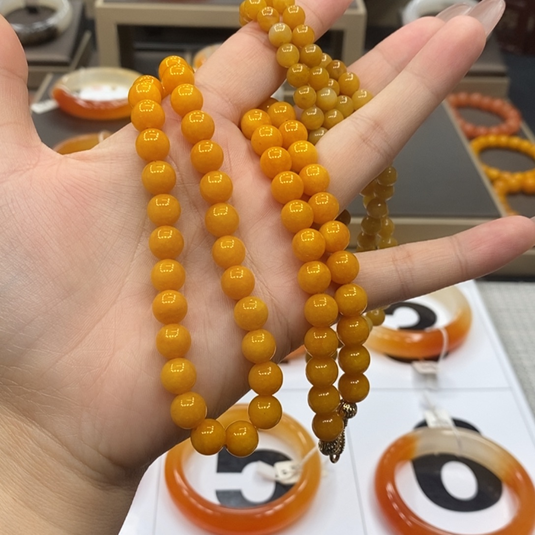 石英质玉（黄龙玉）未镶嵌颈饰