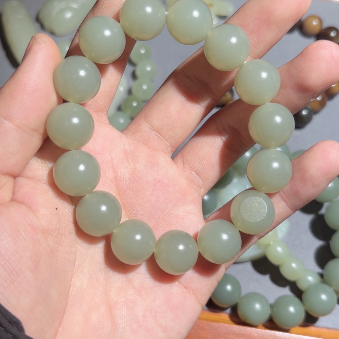 和田玉手链未镶嵌老*?