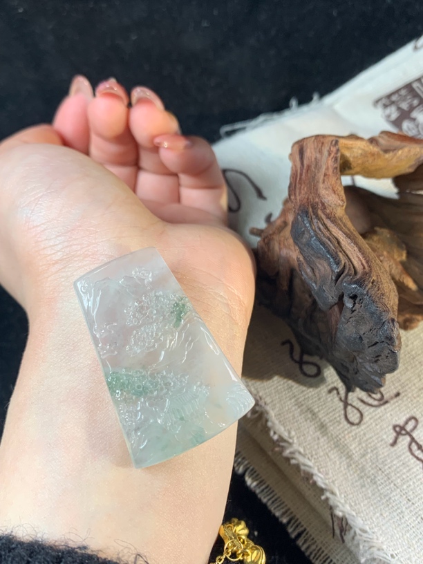 天然缅甸翡翠A货山水牌吊坠