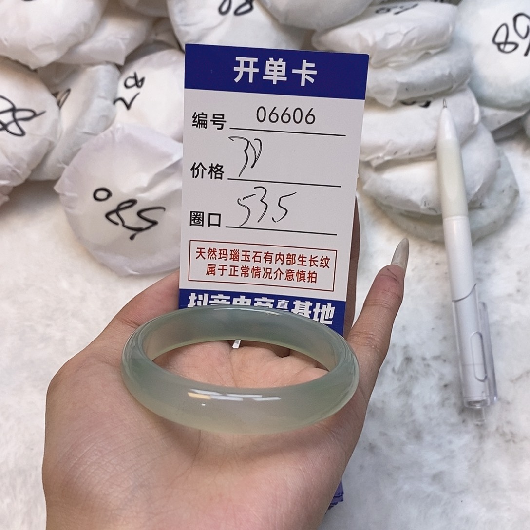 玛瑙/玉髓手镯未镶嵌606