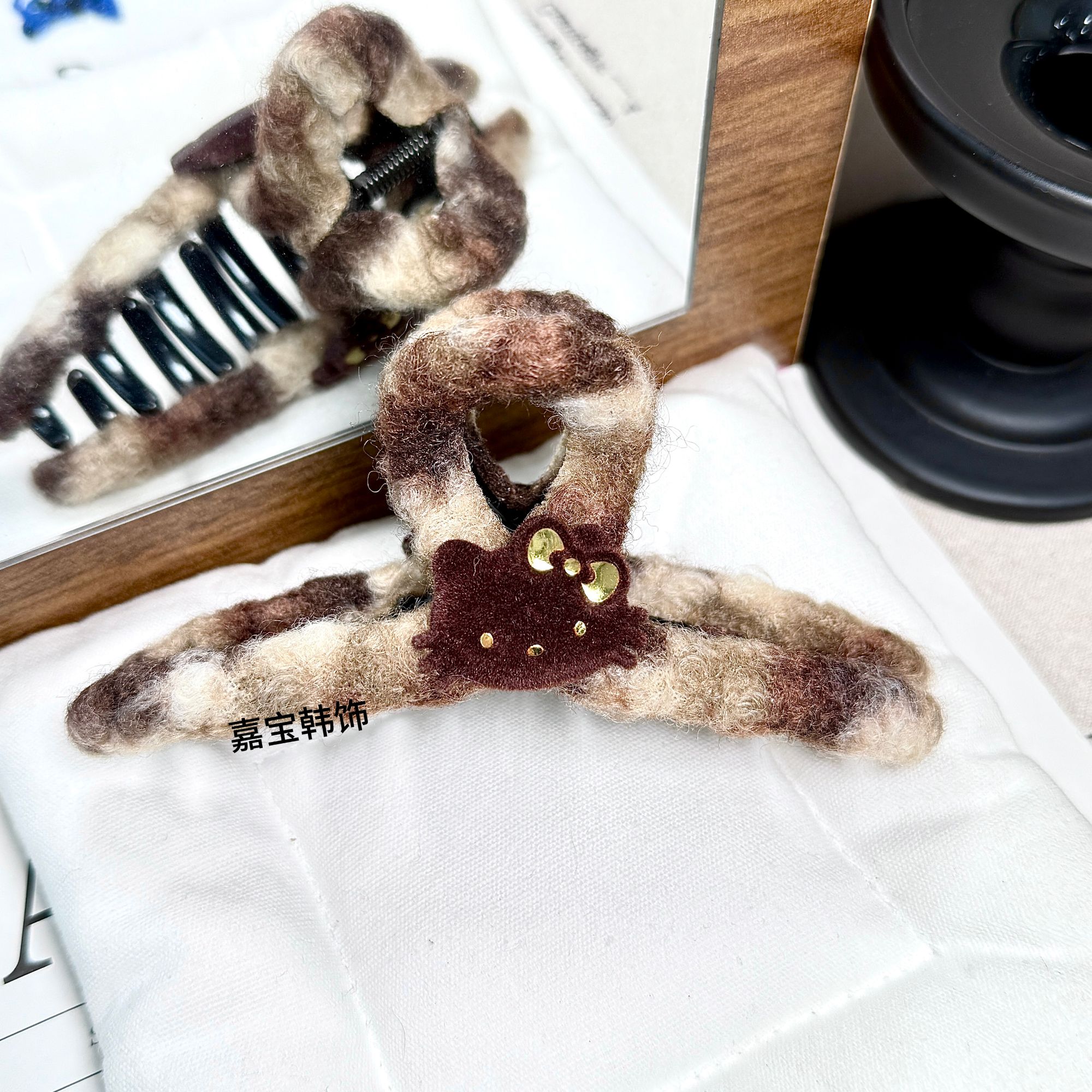 韩国东大门定制款原创设计高定鲨鱼夹毛毛手工kitty大抓夹ZJ144