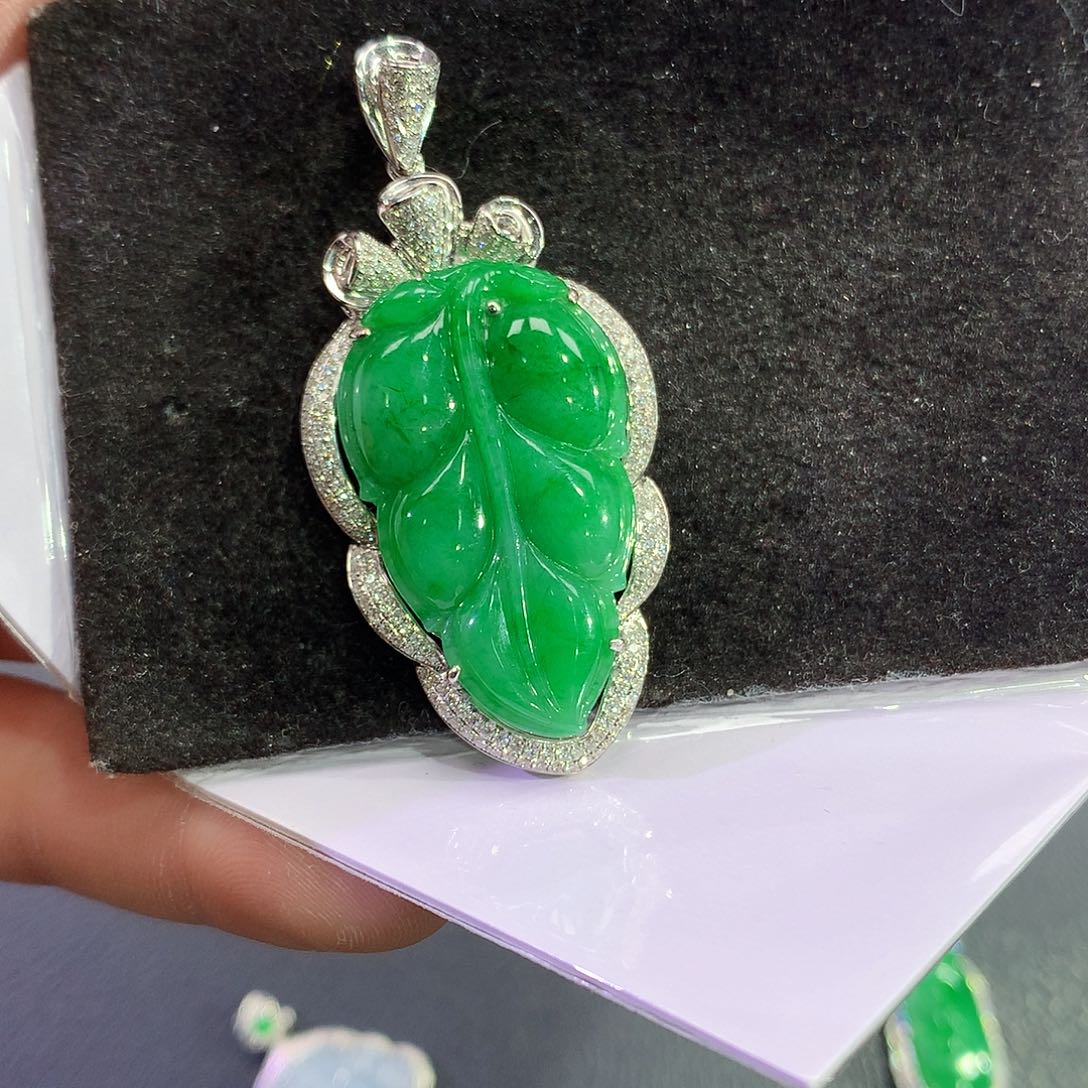 翡翠吊坠(赠链)18K金镶嵌(****?
