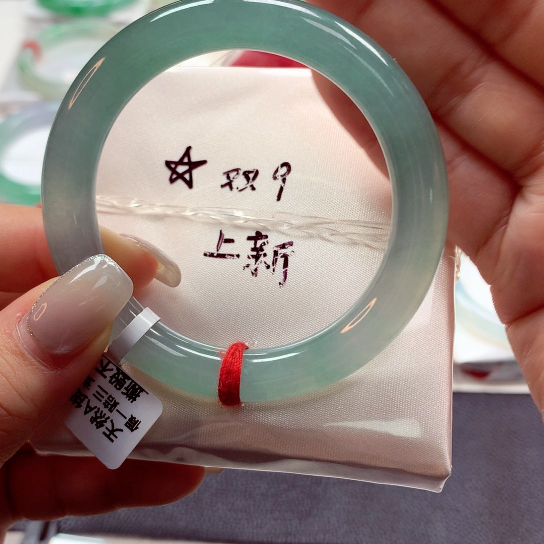 翡翠手镯未镶嵌50圆9号88