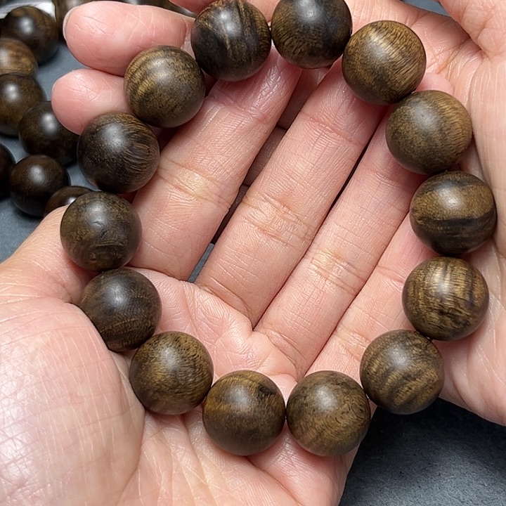 沉香手串若**寒白棋留疤