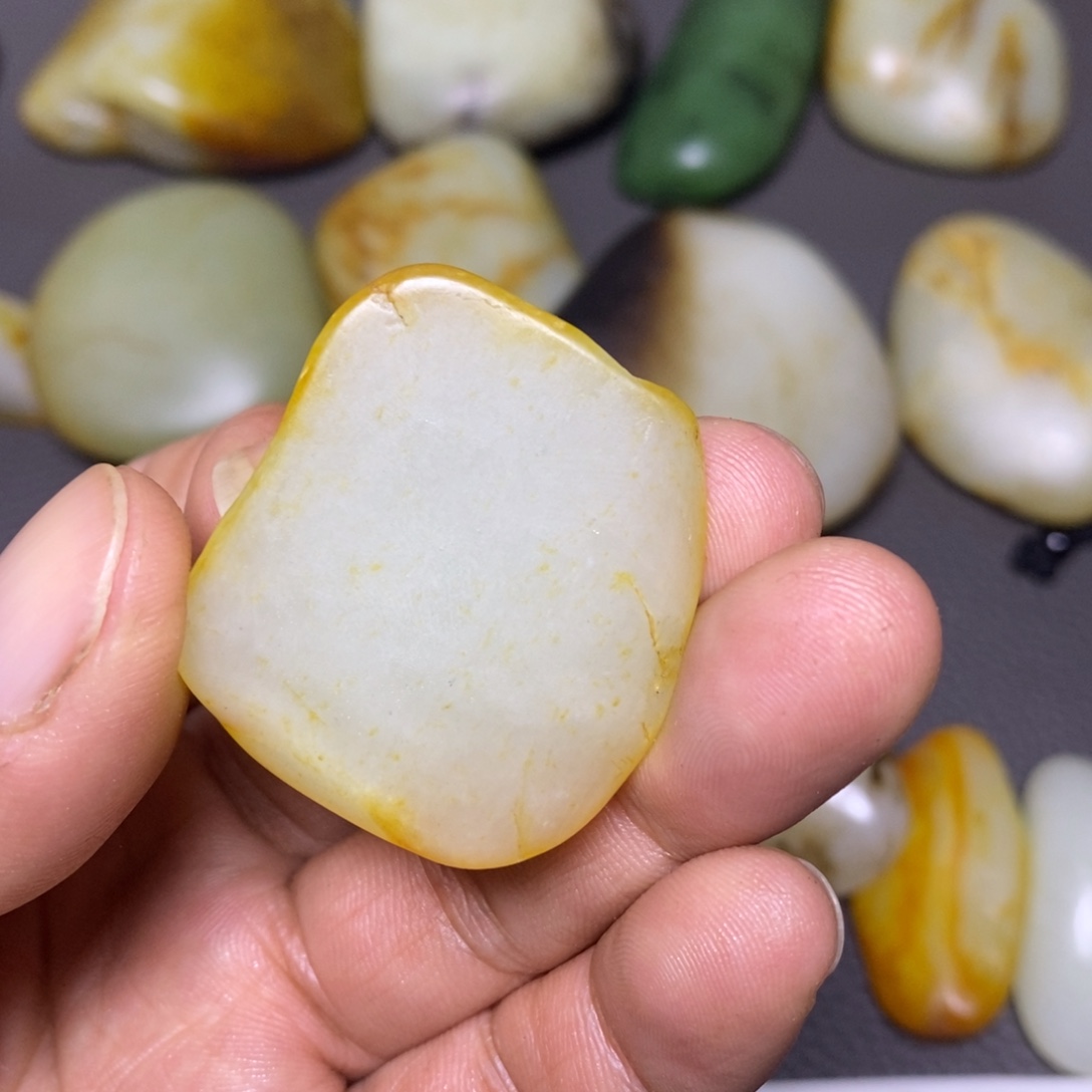 和田玉未镶嵌把件